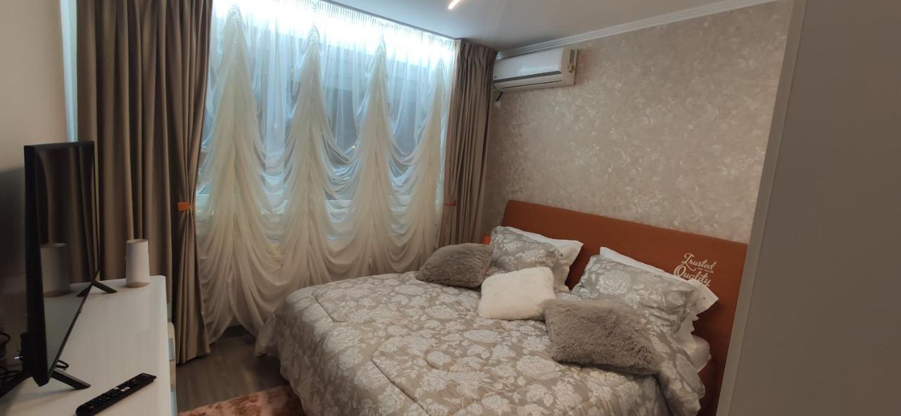 ブカレストCasa Luxアパートメント エクステリア 写真